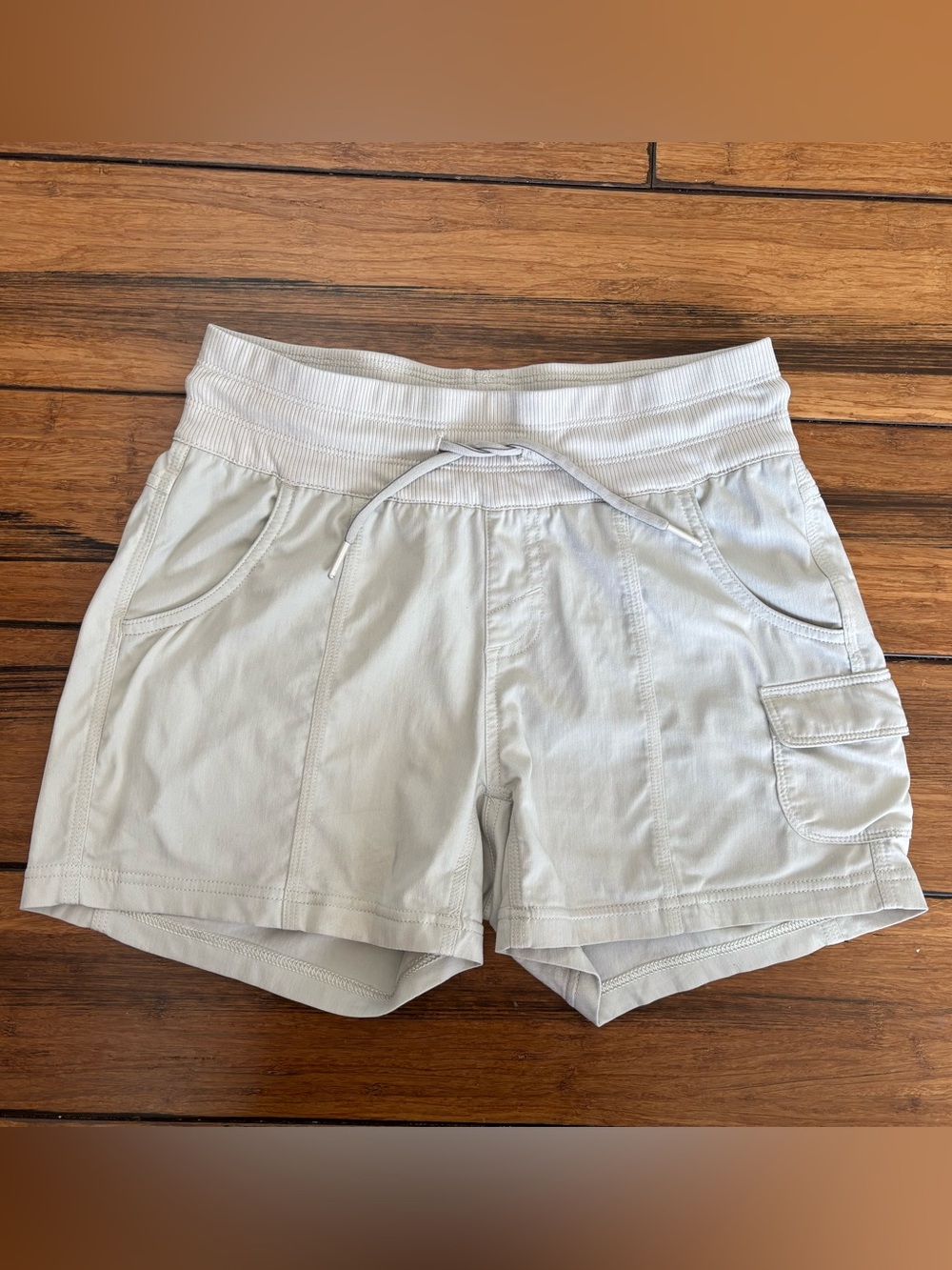 The North Face Khaki Beige Aphrodite Shorts XS 4 Inch Inseam